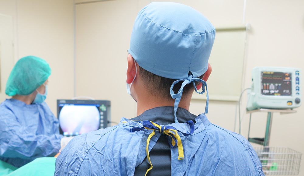 彤顏診所-果凍隆乳-果凍矽膠隆乳-蜜桃果凍隆乳-水滴絨毛果凍隆乳-隆乳手術-內視鏡-整形外科-劉宏貞-隆乳光滑面-水滴隆乳